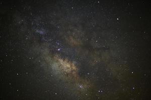 Sternenhimmel und Milchstraßengalaxie mit Sternen und Weltraumstaub im Universum foto