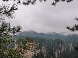 schöner berg von yuanjiajie oder avartar berg im zhangjiajie national forest park im wulingyuan bezirk zhangjiajie stadt china foto