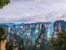 schöner berg von yuanjiajie oder avartar berg im zhangjiajie national forest park im wulingyuan bezirk zhangjiajie stadt china foto