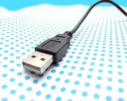 usb-kabel auf gepunktetem hintergrund foto