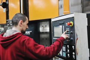 Industriearbeiter Menschen in der Fabrik foto