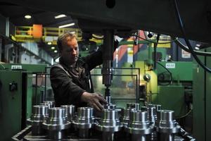 Industriearbeiter Menschen in der Fabrik foto