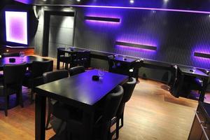 Dubai, 2022 - moderner Barclub drinnen foto