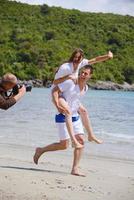 Fotograf fotografiert am Strand foto