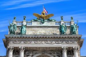 berühmte hofburg und heldenplatz - heroes square plaza foto