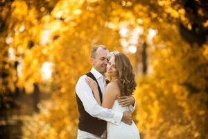 schönes Paar am Hochzeitstag foto