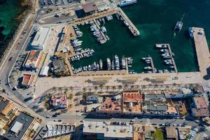 Schöne türkisfarbene Bucht auf Formentera, Luftbild. foto