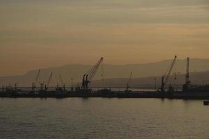 Hafen im Sonnenuntergang foto