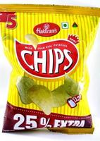 Päckchen Chips. indische marke haldirams verpackte lebensmittel. foto