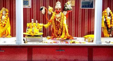 Statue des hinduistischen Gottes Hanuman im Tempel foto