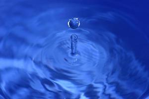 abstrakte Formen des Wassers. Bild für einen Hintergrund aus Wasser. foto
