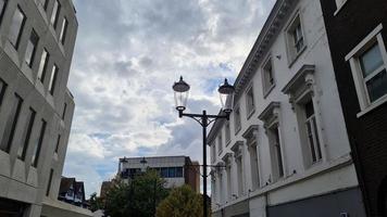 Stadtzentrum von Luton und lokale Gebäude, Drohnenansicht des hohen Winkels von Stadtzentrum und Bahnhof von Luton. luton england großbritannien foto