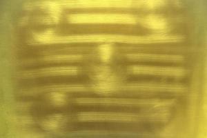 glänzender goldener metallwandbeschaffenheitshintergrund, goldenes muster foto