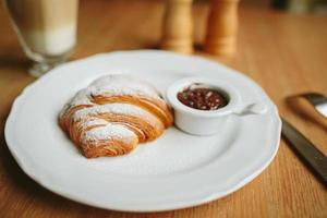 Croissants mit Schokolade foto