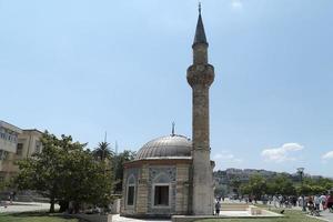 Konak-Moschee auf dem Konak-Platz in Izmir, Türkei foto