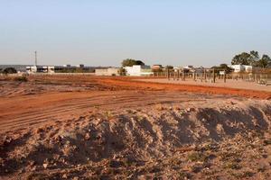 brasilia, brasilien 25. august 2022 blick auf das land, die bürste, die bäume und die vegetation, die im burle marx park im nordwesten von brasilia, bekannt als noroeste, ausgeräumt wurden foto