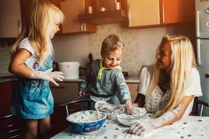 Mutter mit Kindern foto