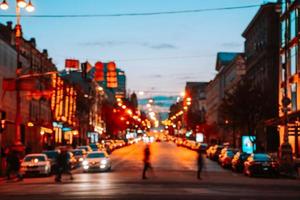 kiew, ukraine - 14. april 2019 nachtansicht der straßen von kiew. städtische Aufregung. Bogdan-Chmelnizki-Straße foto