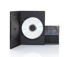 DVD-Boxen mit Disc auf weißem Hintergrund foto