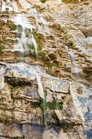 Wasserfall uchan-su in krimfelsen foto