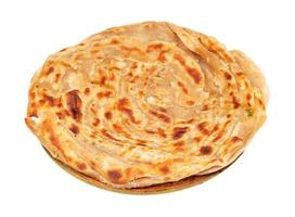 Lachha Paratha Fladenbrot auf Messingplatte isoliert foto