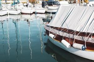 Blick auf Yachten im Jachthafen von Cannes, Frankreich foto