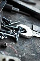 Schlüsselwerkzeugplatte mit Schrauben. foto