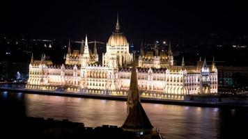 das parlament von budapest foto