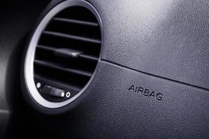 Sicherheits-Airbag-Schild im Auto foto