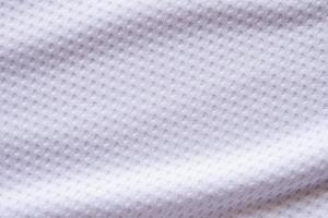 Sportbekleidung Fußballtrikot aus weißem Stoff mit Air-Mesh-Texturhintergrund foto