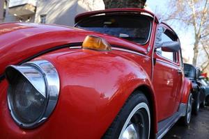 rotes klassisches volkswagen-autoauto foto