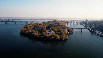 Dnipro, Kiew. Brücke in Kiew über den Fluss foto