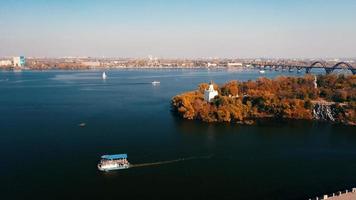 Dnipro, Kiew. Brücke in Kiew über den Fluss foto