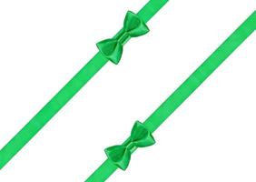 zwei grüne Schleifenknoten auf zwei diagonalen Satinstreifen foto