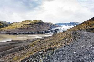 Fußweg zum Solheimajokull-Gletscher in Island foto