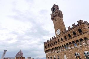 Palazzo Vecchio und Domkuppel im Regen foto