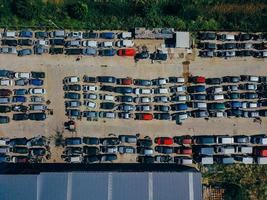 Luftaufnahme der großen Autodeponie foto