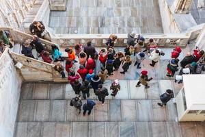 Menschen auf dem Dach des Mailänder Doms. foto