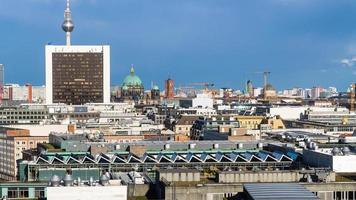 Panoramablick auf die Stadt Berlin vom Reichstag foto