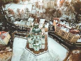 Luftüberführung der Sankt-Andreas-Kirche. foto