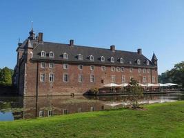 anholt, deutschland, 2019 - das schloss von anholt in deutschland foto