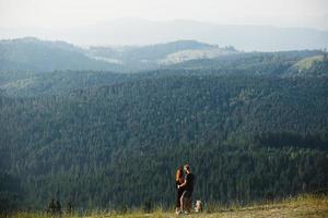 Foto eines Paares in den Bergen