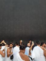 mekka, saudi-arabien, sep 2022 - pilger aus aller welt führen tawaf in masjid al haram in mekka durch. foto