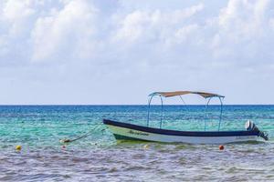 playa del carmen quintana roo mexiko 2021 boote yachten schiffssteg strand in playa del carmen mexiko. foto