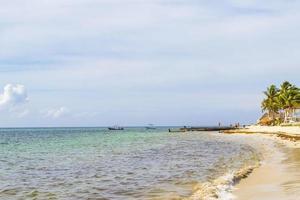 tropischer mexikanischer Strand klares türkisfarbenes Wasser Playa del Carmen Mexiko. foto