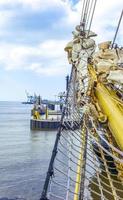 details ausrüstung ankersteg lenkstange mast schiffe boote bremerhaven deutschland. foto