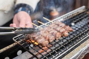 japanisches rindfleischgrillen in takayama. foto