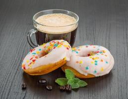 Kaffee mit Donuts foto