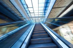 Rolltreppen in Einkaufszentren foto