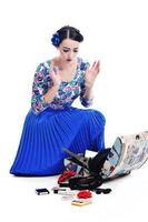 pinup retro frau mit reisetasche isoliert foto